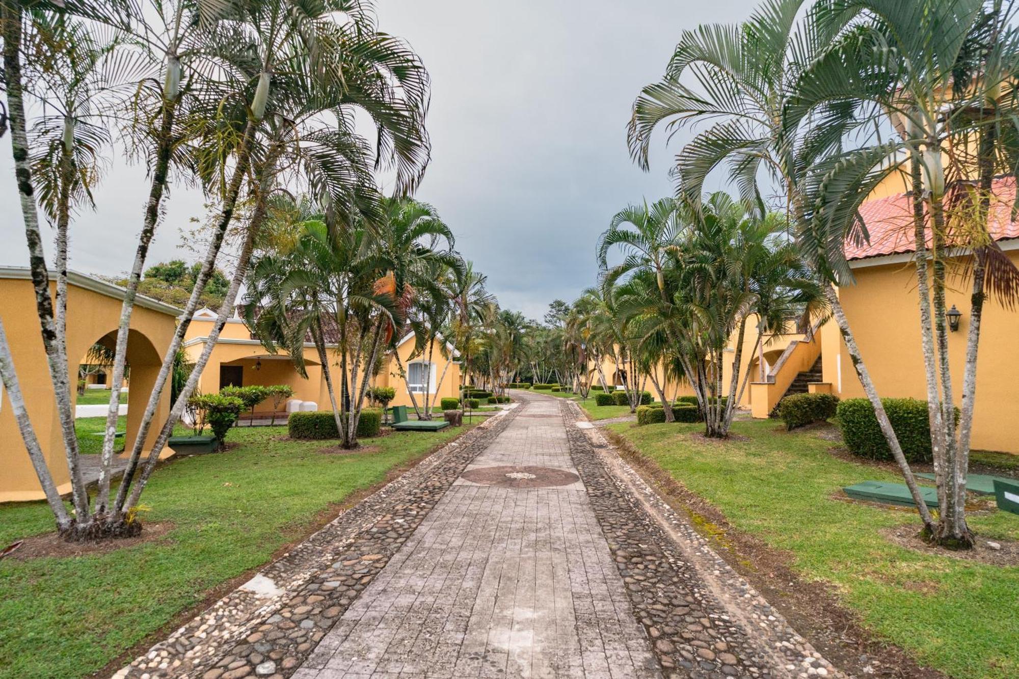Amatique Bay Hotel Puerto Barrios Extérieur photo