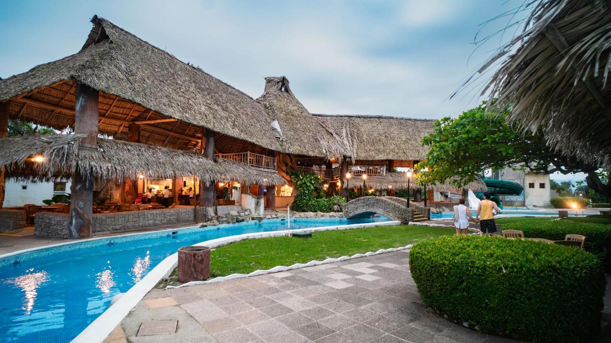 Amatique Bay Hotel Puerto Barrios Extérieur photo
