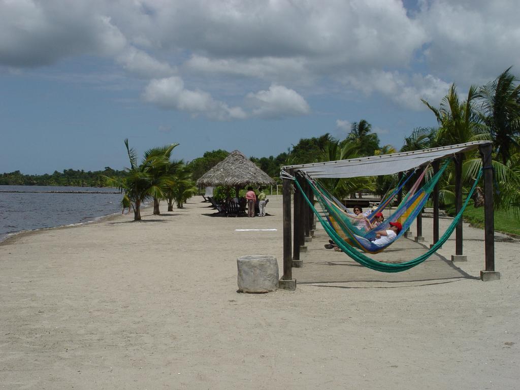 Amatique Bay Hotel Puerto Barrios Extérieur photo