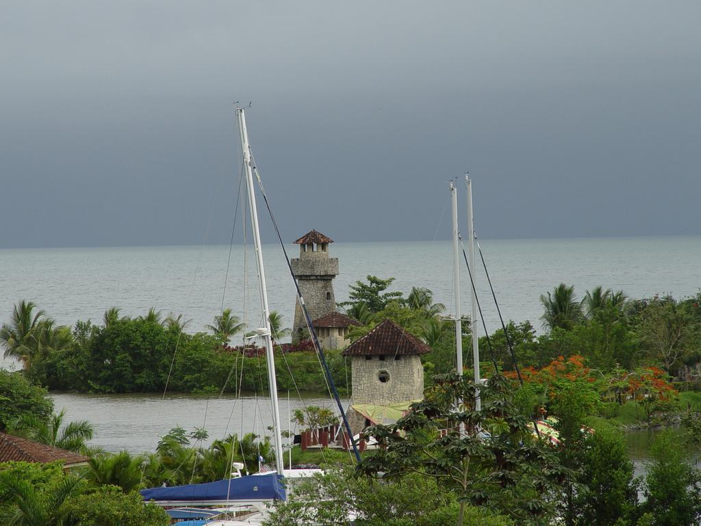 Amatique Bay Hotel Puerto Barrios Extérieur photo